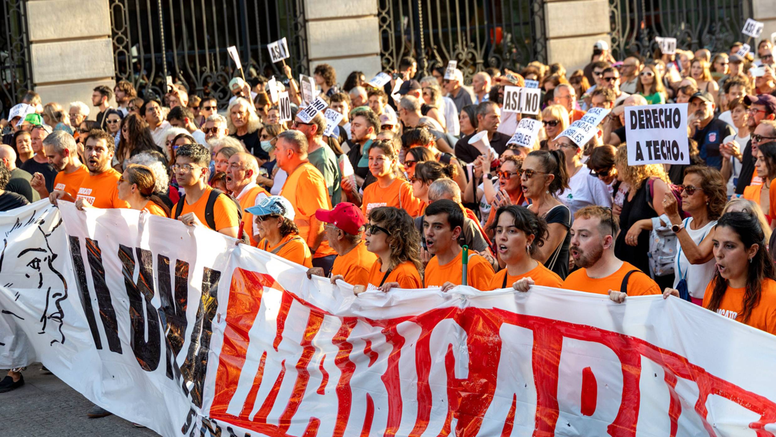 Spagna, si apre la crisi. Sánchez sconfitto sui due decreti-casa